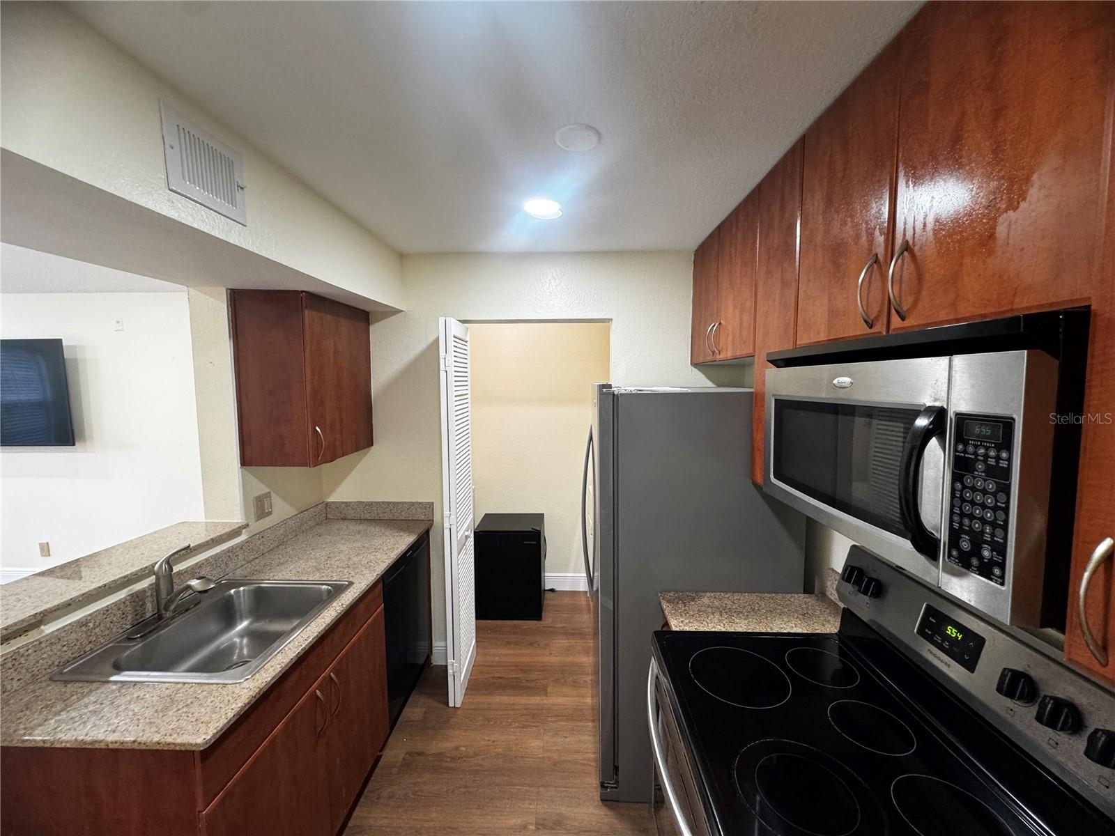 Image 13 of 20 For 11550 Westwood Boulevard 1226