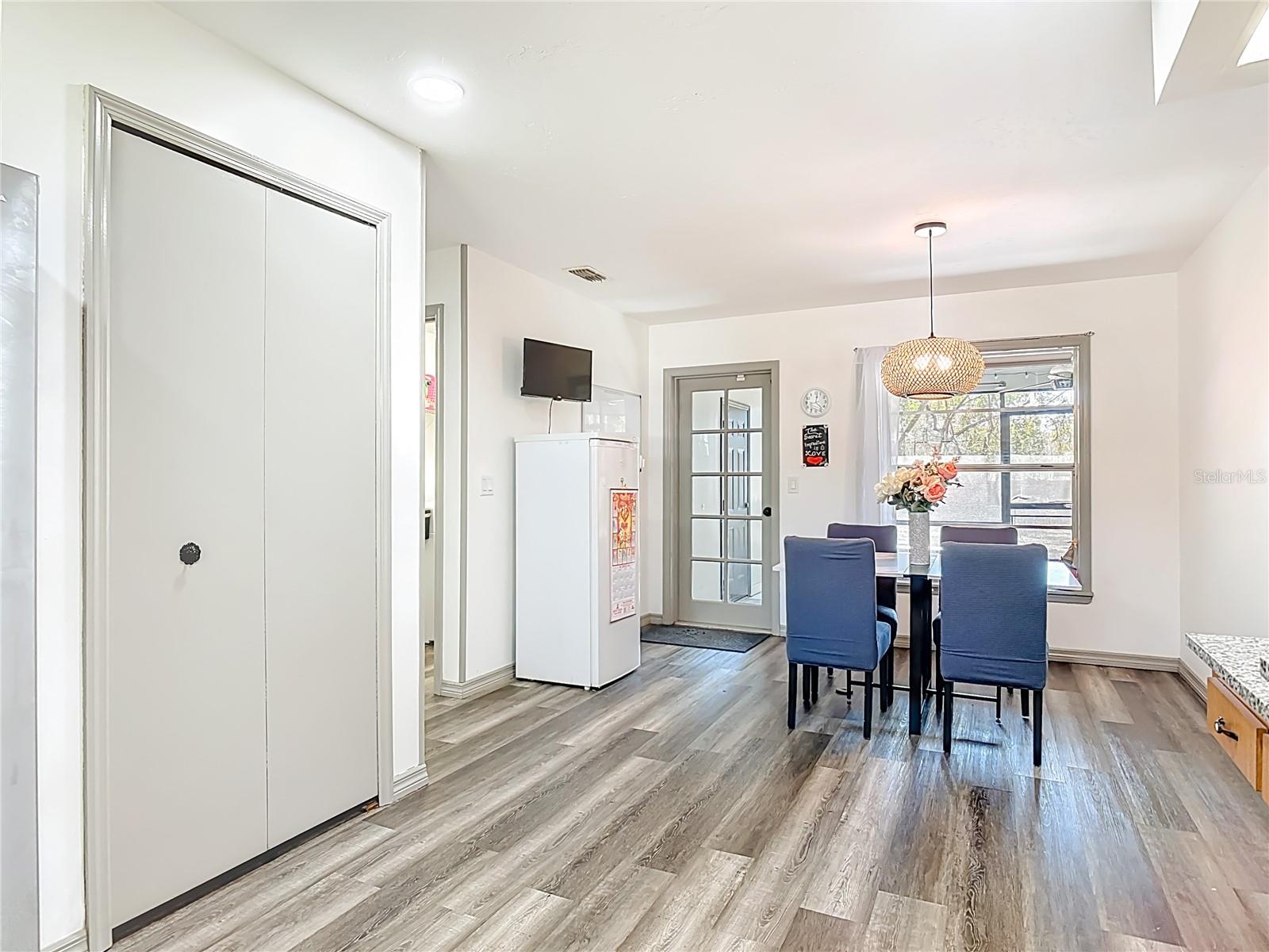 Image 17 of 53 For 131 Highbanks Road