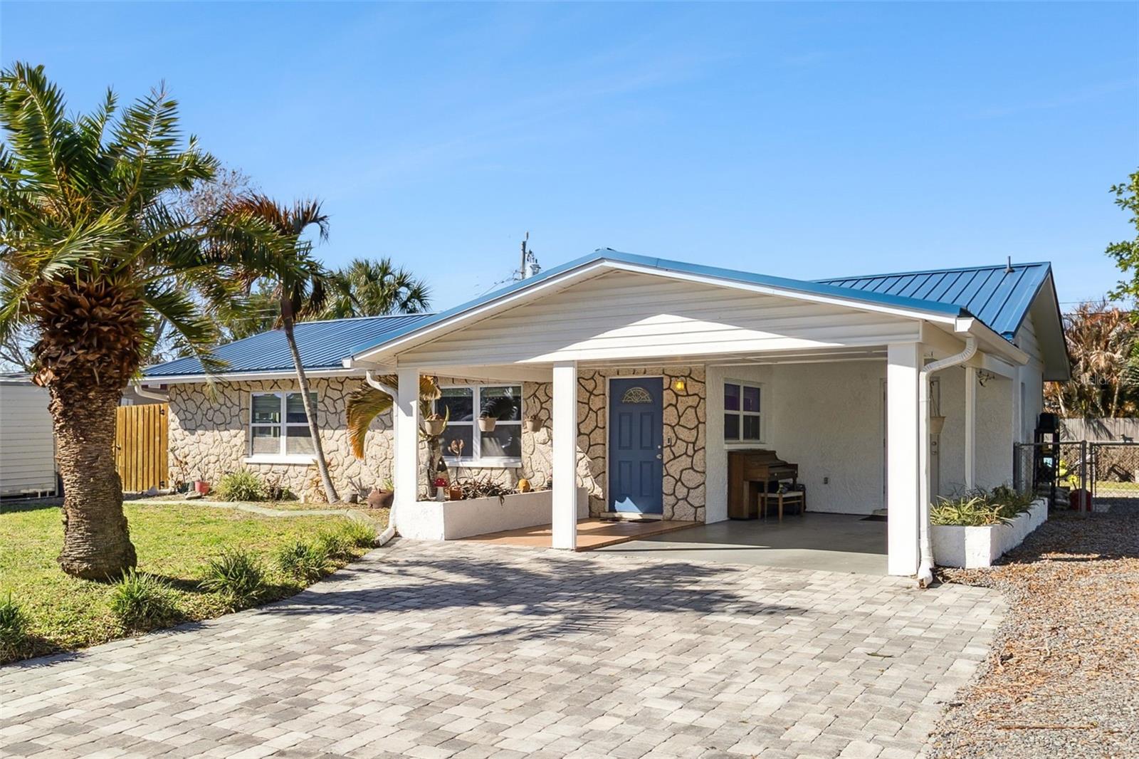 Image 2 of 18 For 207 2nd Street