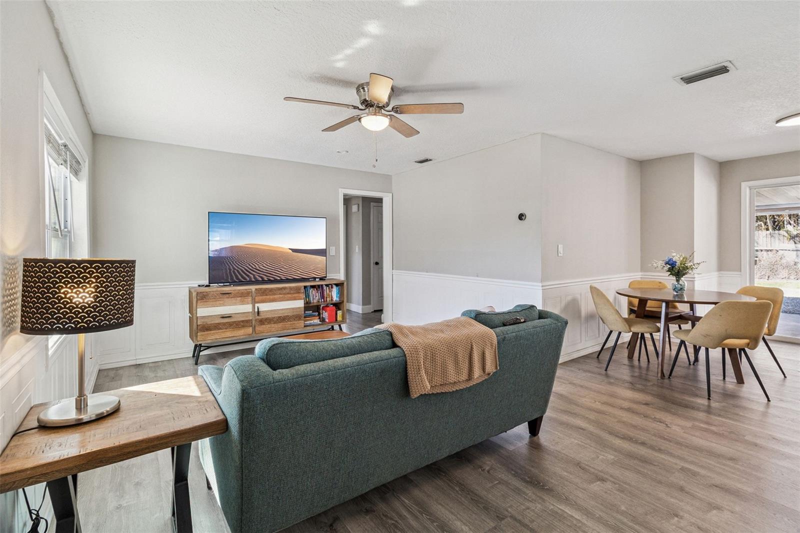 Image 3 of 18 For 207 2nd Street