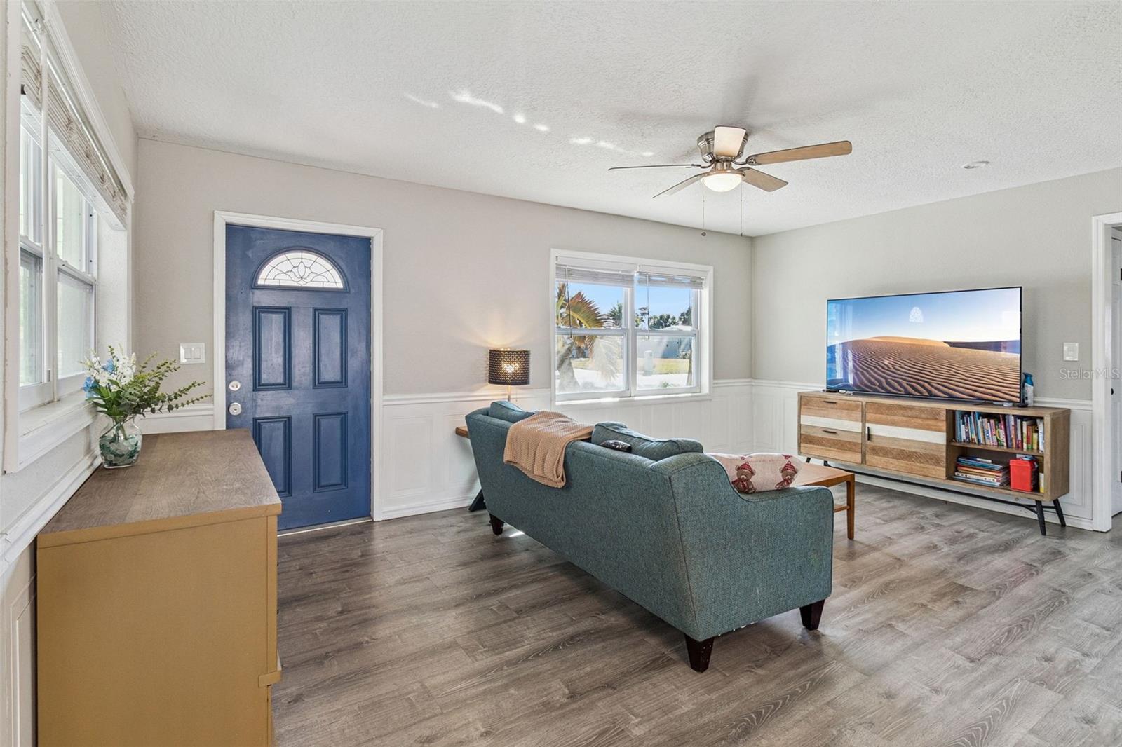 Image 4 of 18 For 207 2nd Street