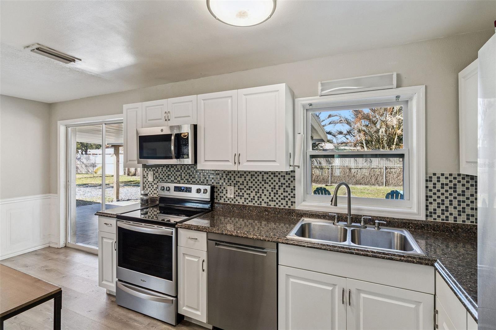 Image 7 of 18 For 207 2nd Street