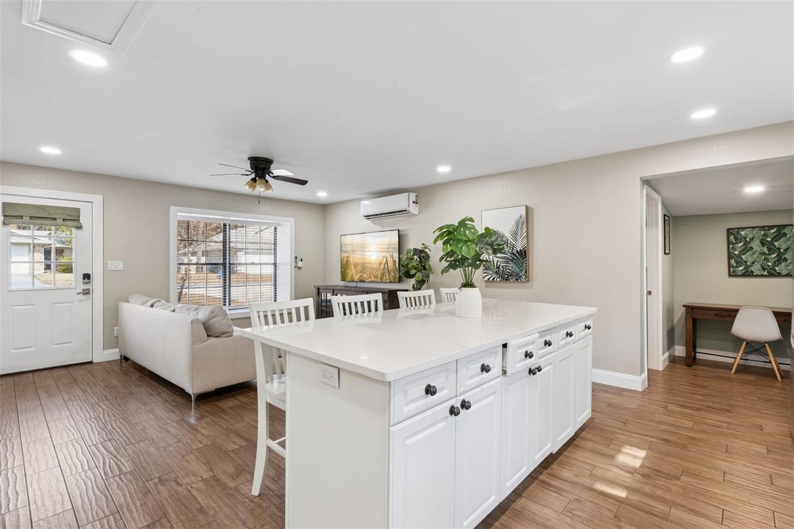 Image 10 of 33 For 102 Vine Street