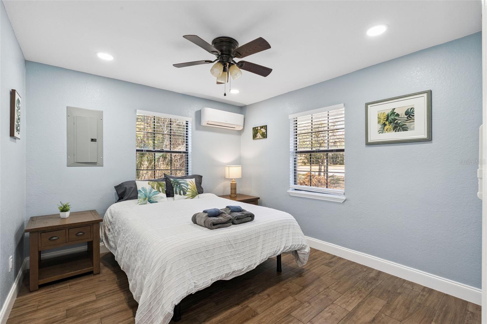 Image 13 of 33 For 102 Vine Street