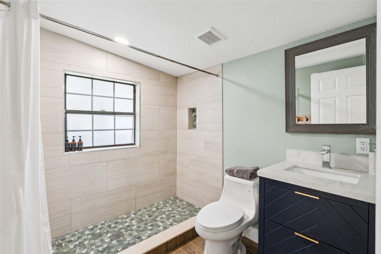 Image 14 of 33 For 102 Vine Street