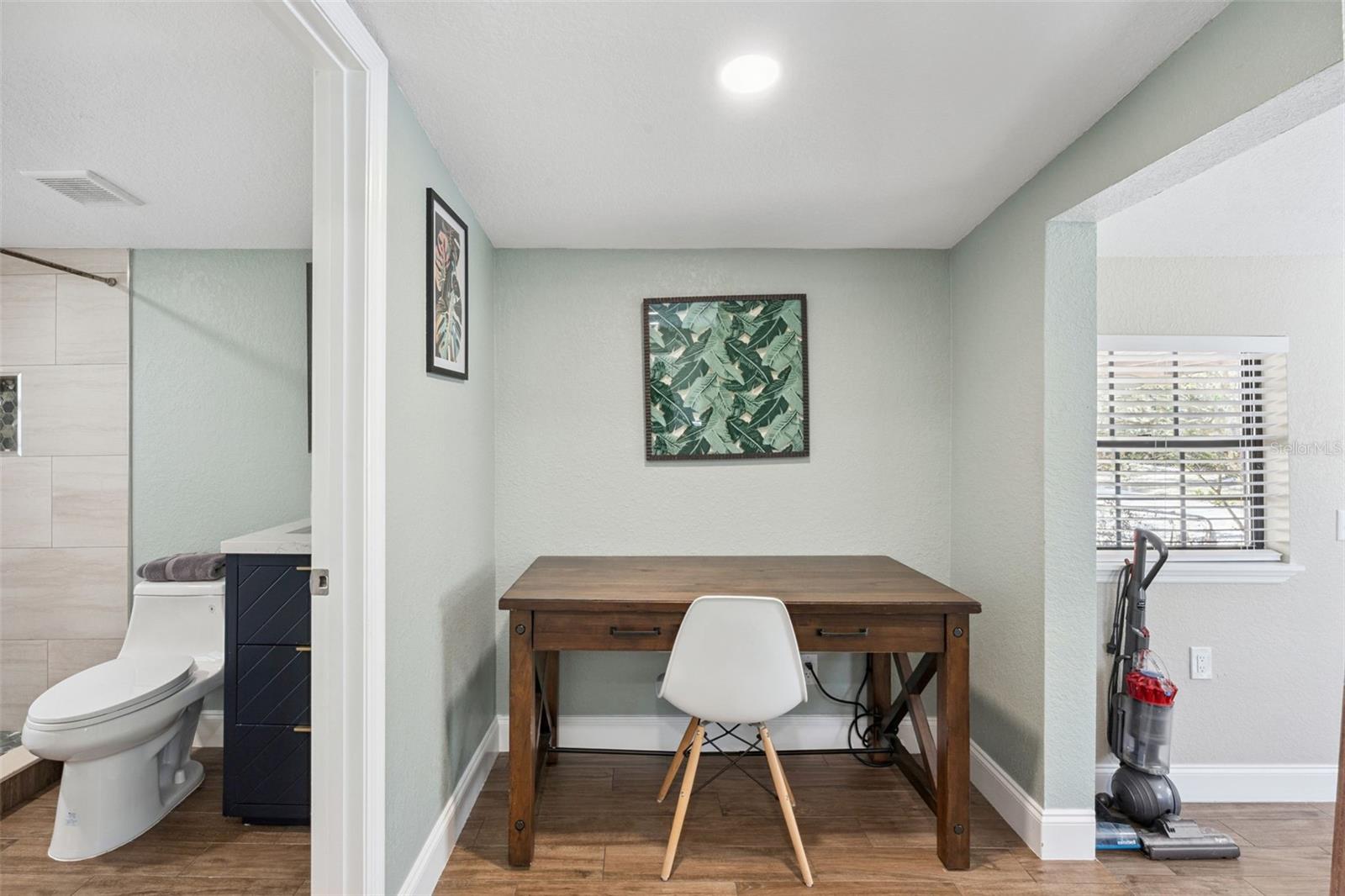 Image 15 of 33 For 102 Vine Street