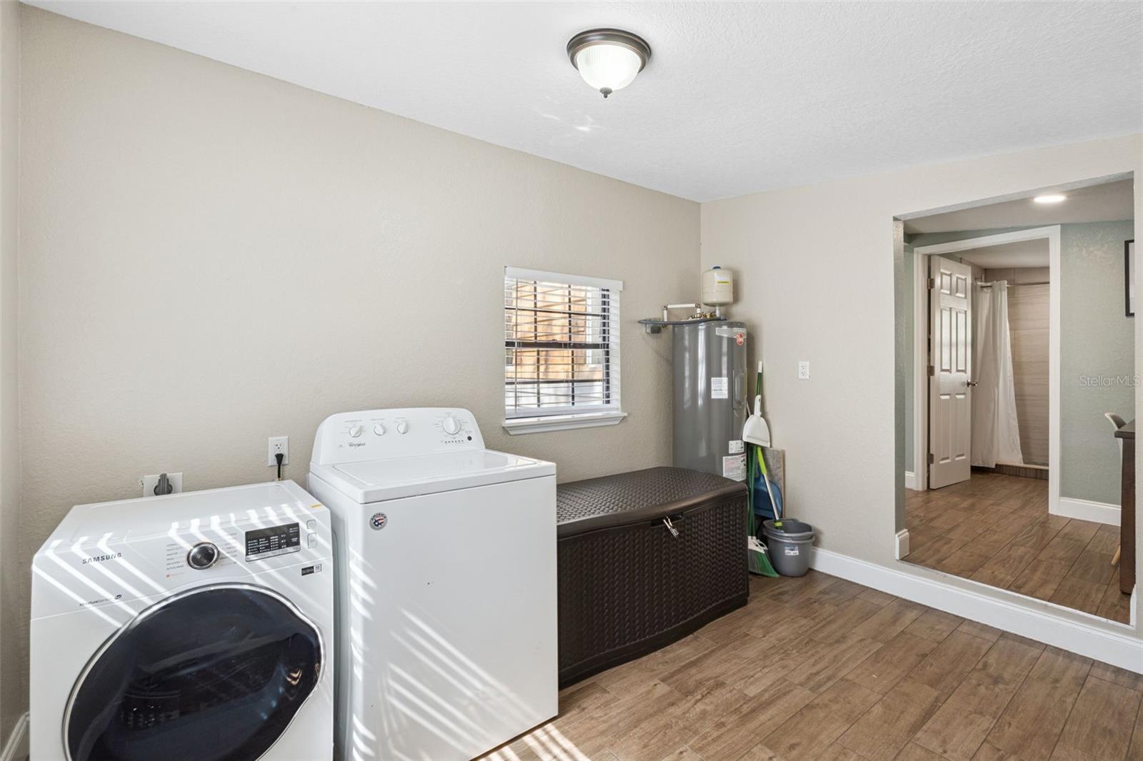 Image 18 of 33 For 102 Vine Street