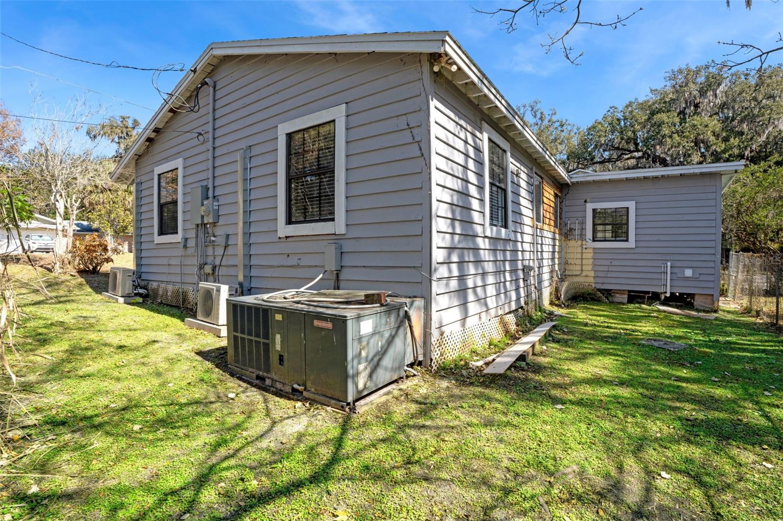 Image 22 of 33 For 102 Vine Street