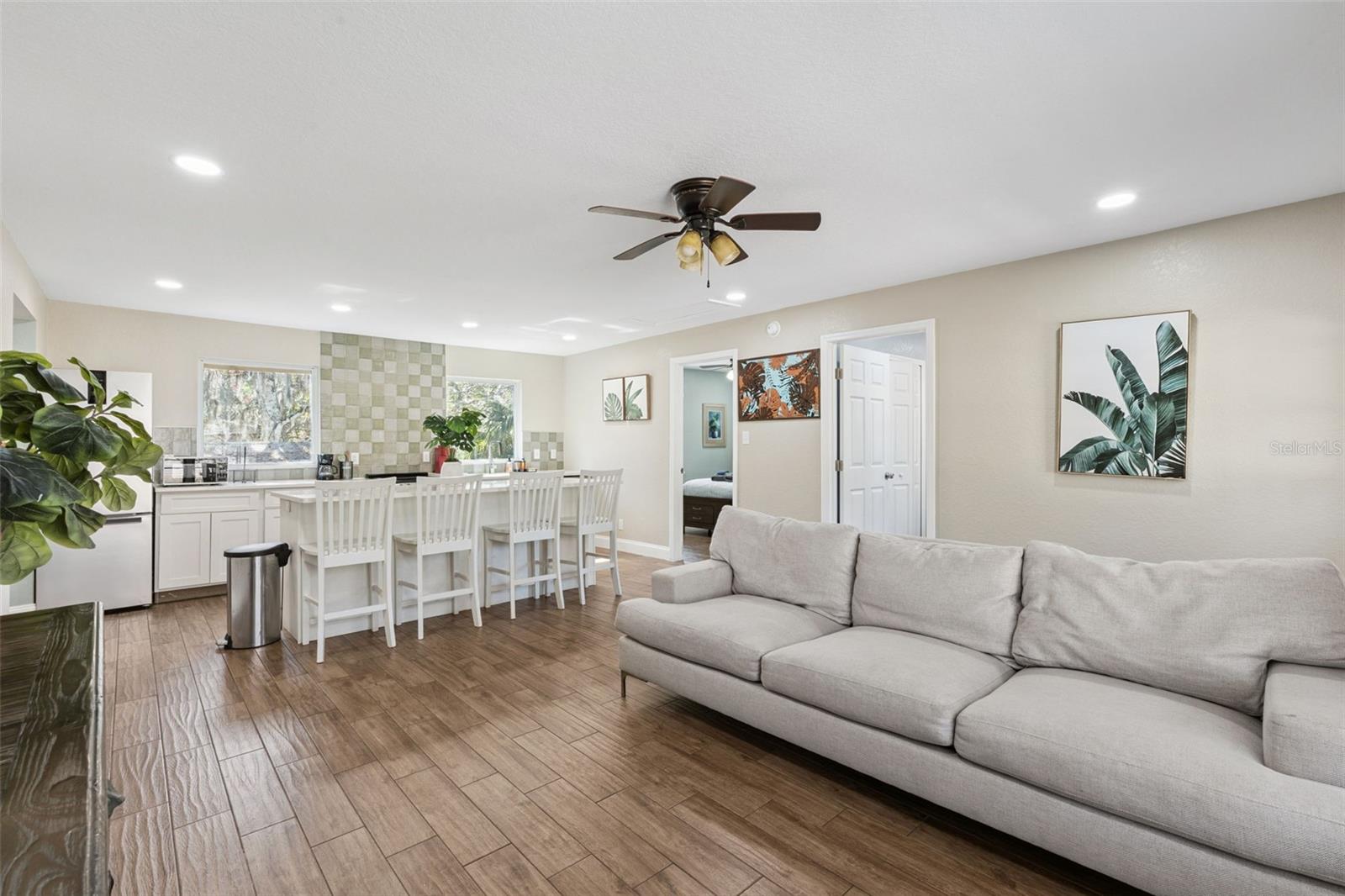 Image 6 of 33 For 102 Vine Street