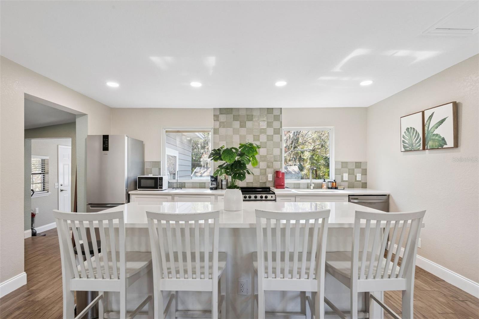 Image 7 of 33 For 102 Vine Street