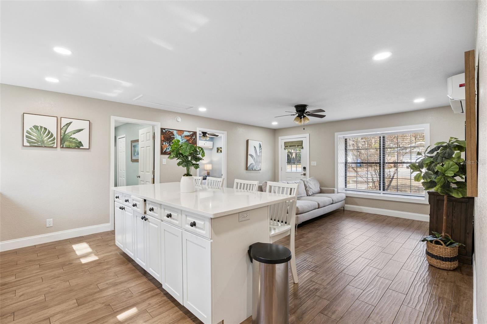 Image 9 of 33 For 102 Vine Street