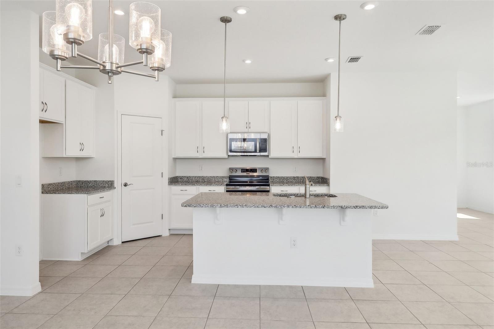 Image 10 of 34 For 777 Castleford Avenue Ne