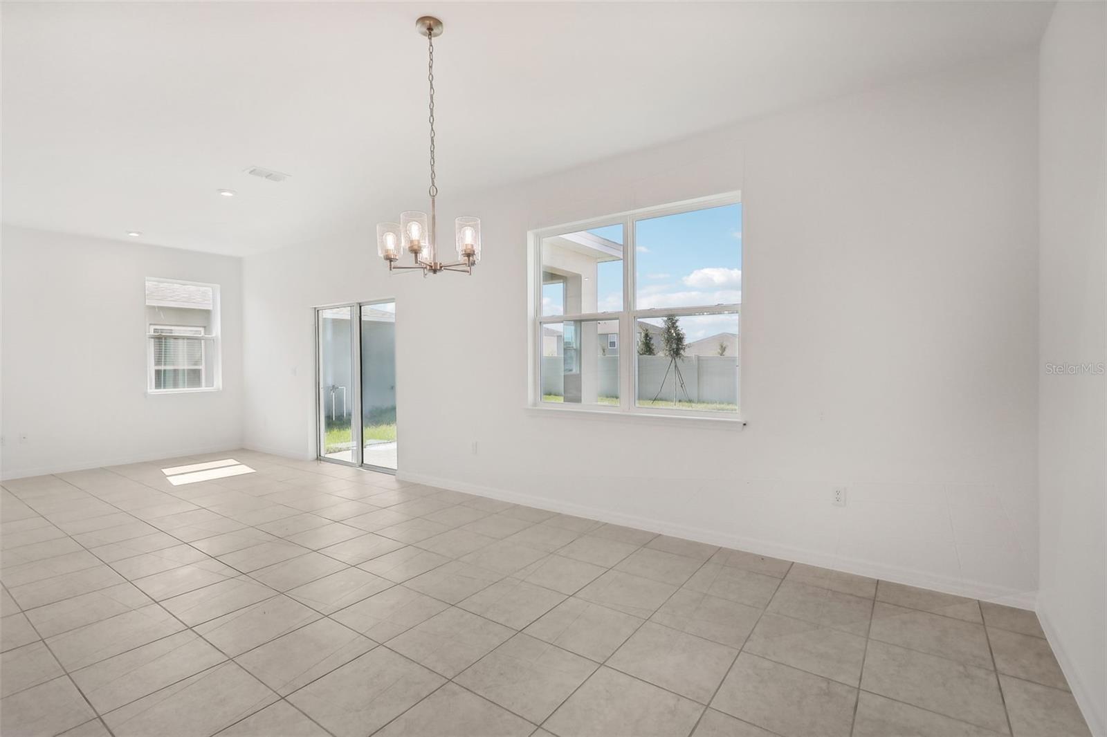 Image 7 of 34 For 777 Castleford Avenue Ne