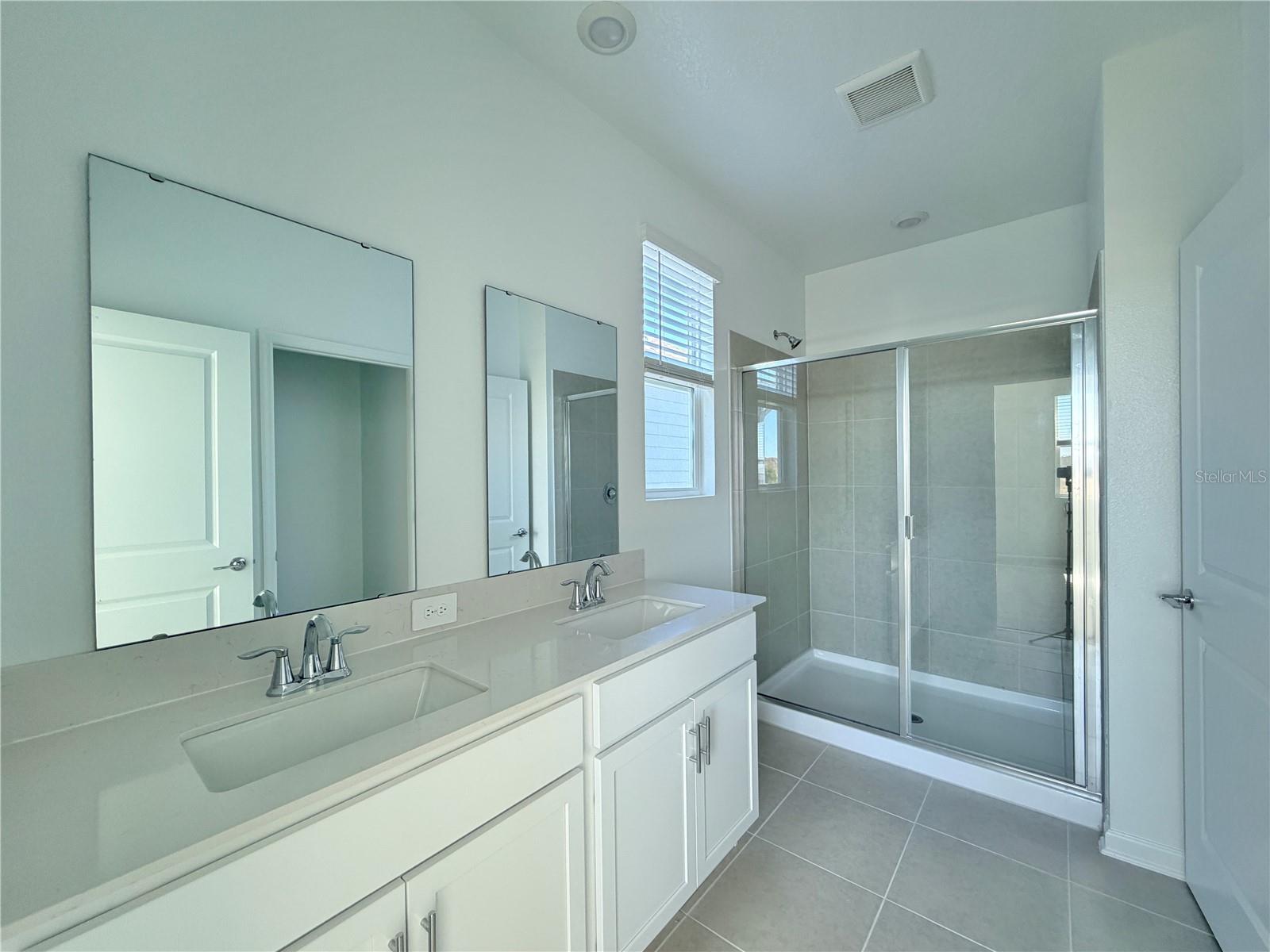 Image 20 of 33 For 2467 Rider Rain Lane