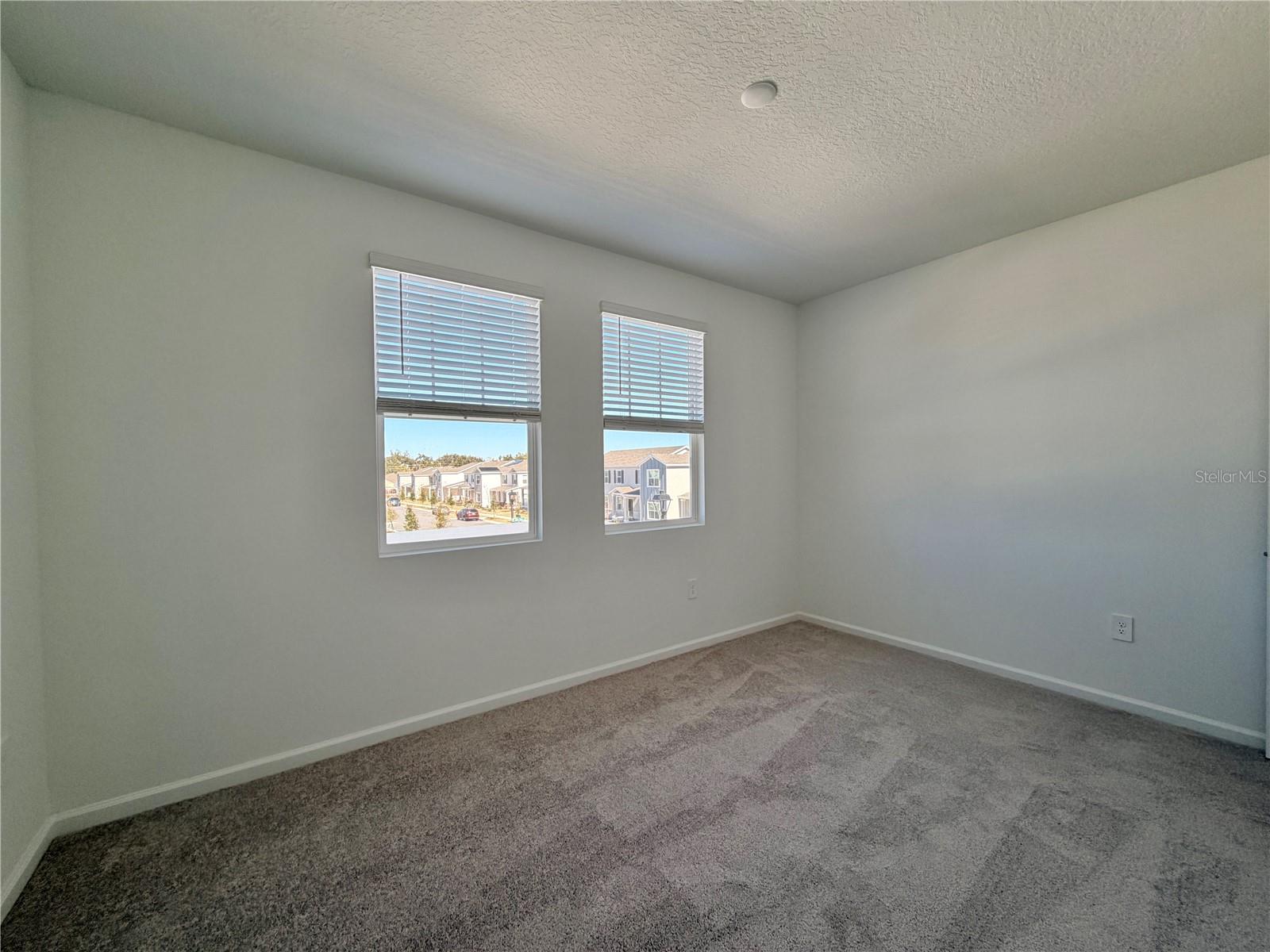 Image 31 of 33 For 2467 Rider Rain Lane