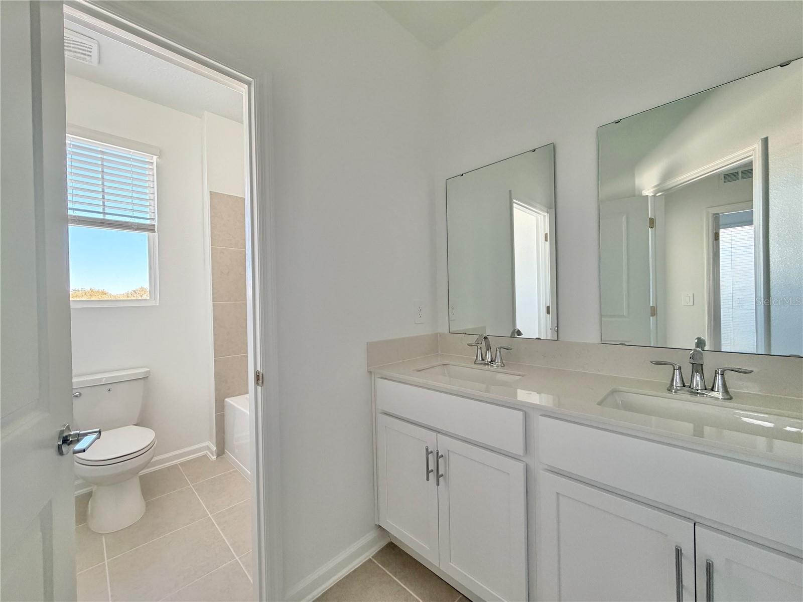 Image 32 of 33 For 2467 Rider Rain Lane