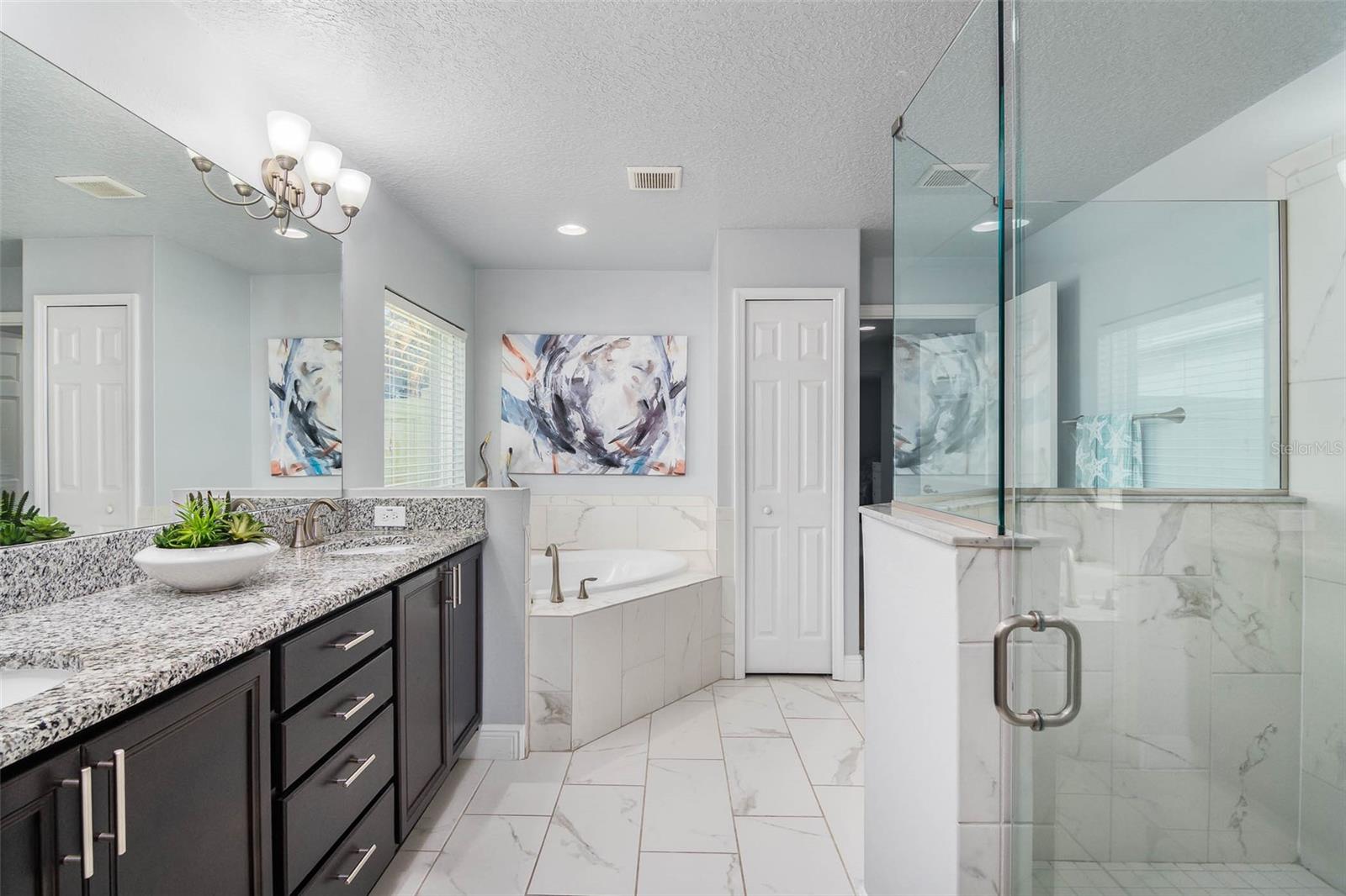 Image 18 of 52 For 4452 Ruthann Circle