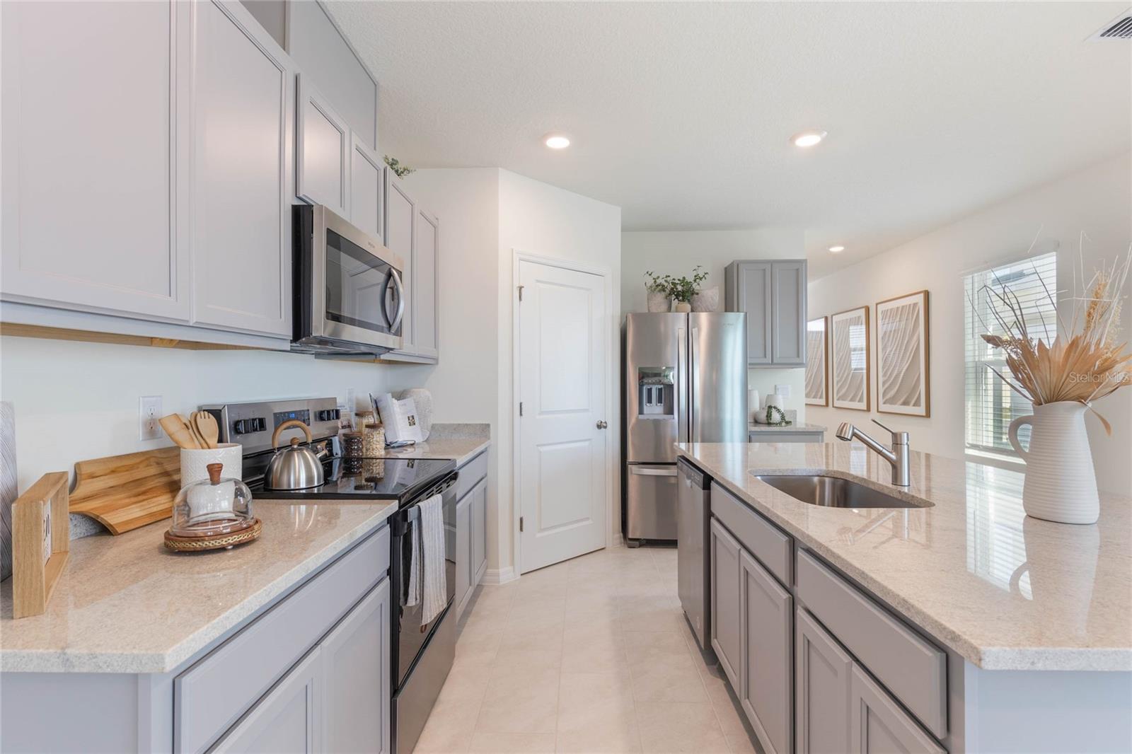 Image 5 of 30 For 4585 Barberry Avenue