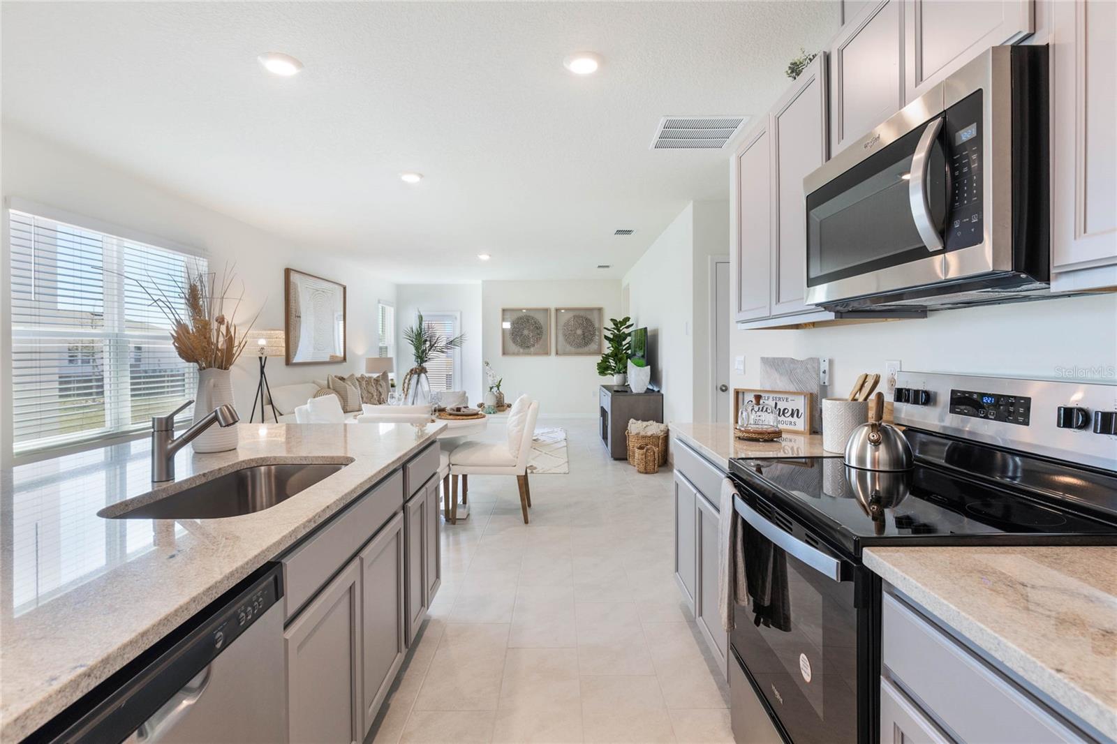 Image 6 of 30 For 4585 Barberry Avenue