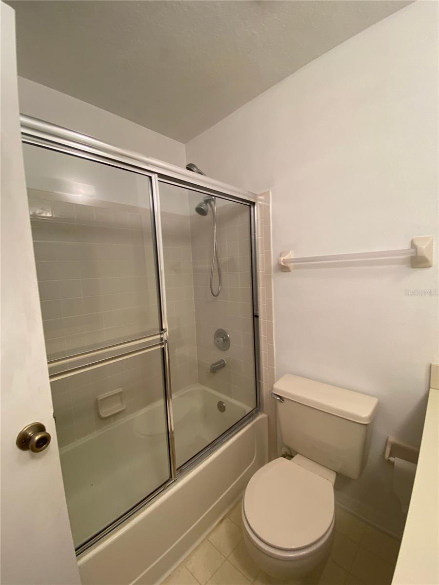 Image 14 of 27 For 3047 Oak Park Way 103