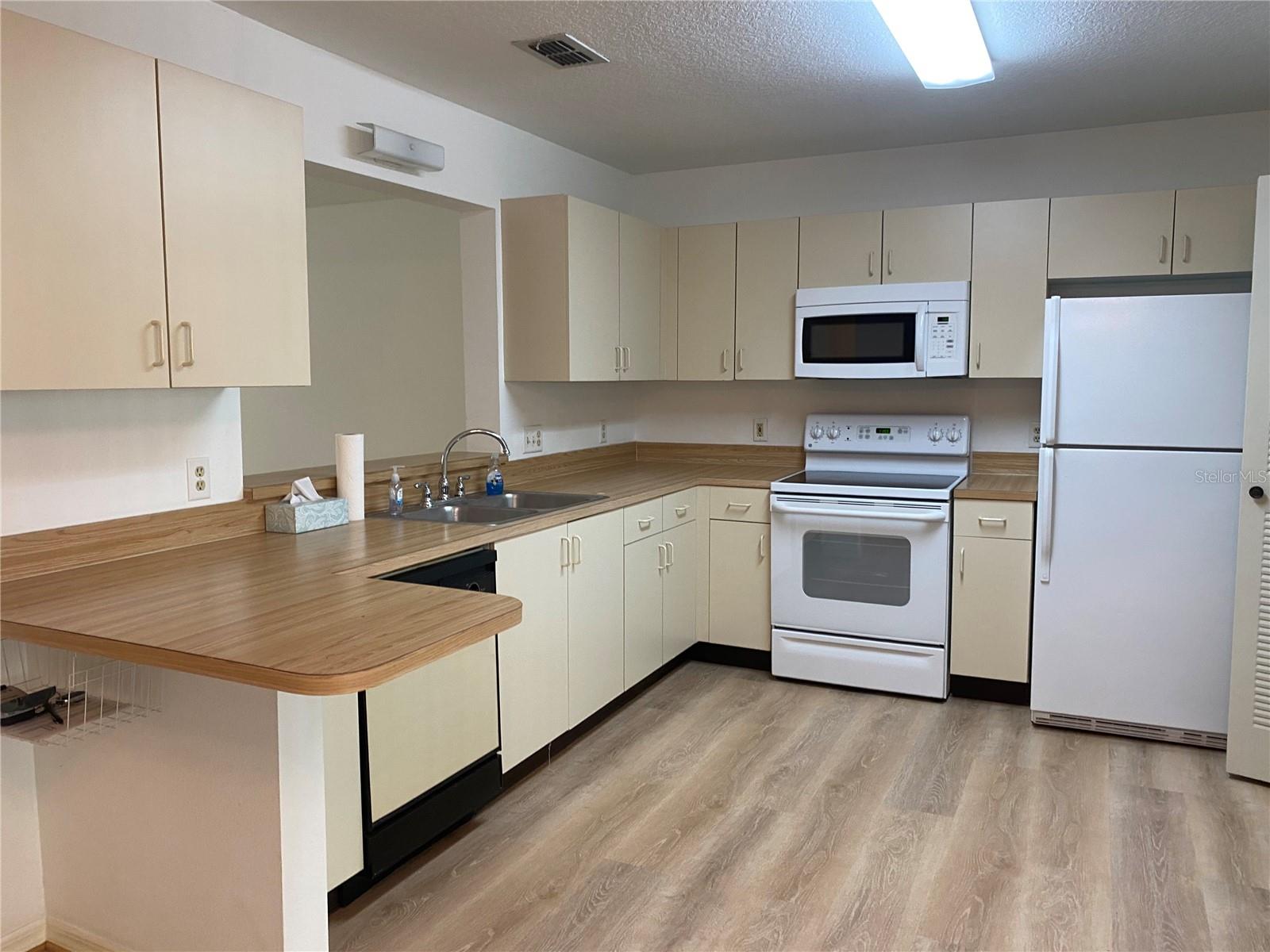 Image 7 of 27 For 3047 Oak Park Way 103