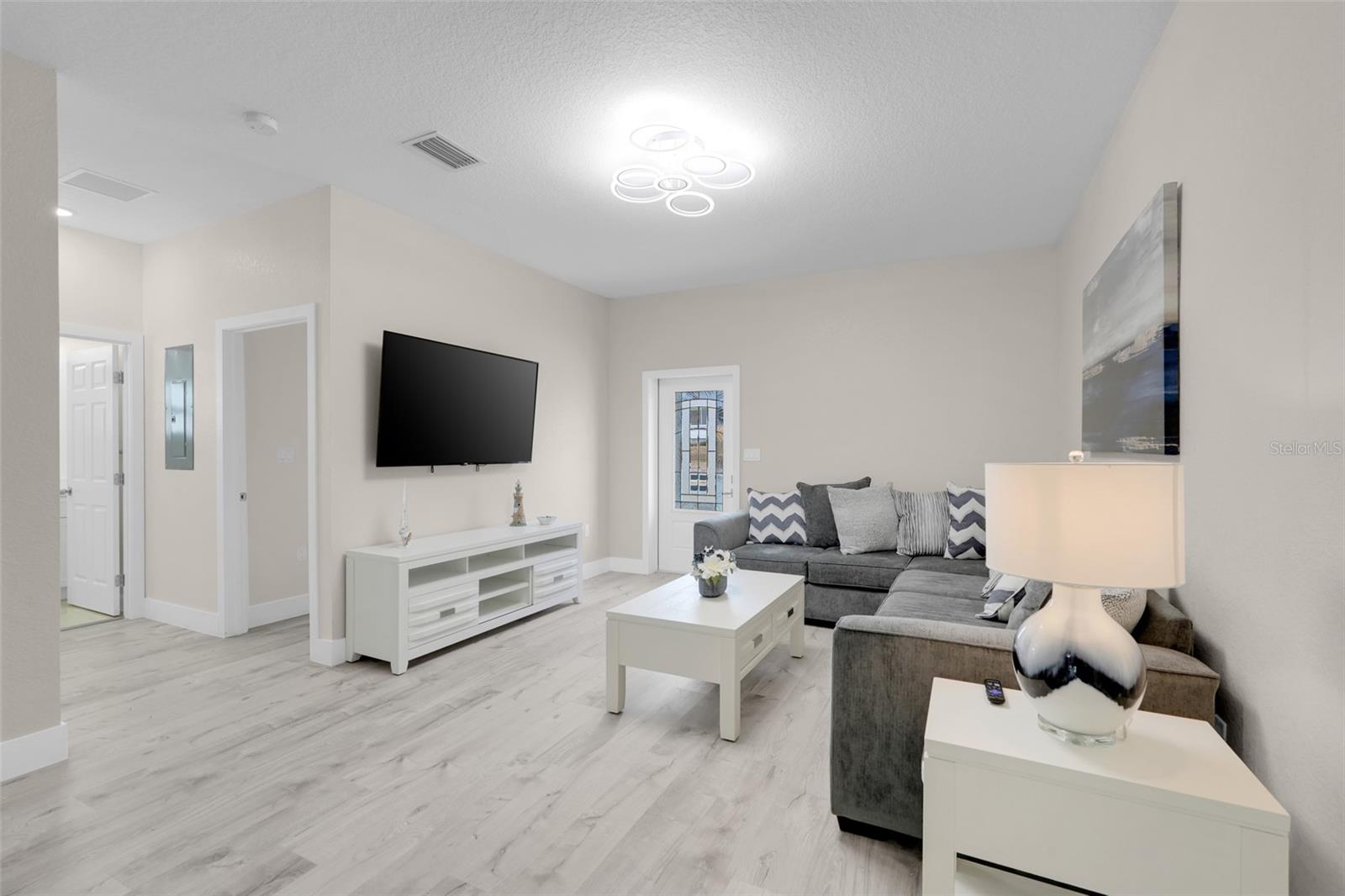 Image 20 of 51 For 223 Peninsula Drive A & B