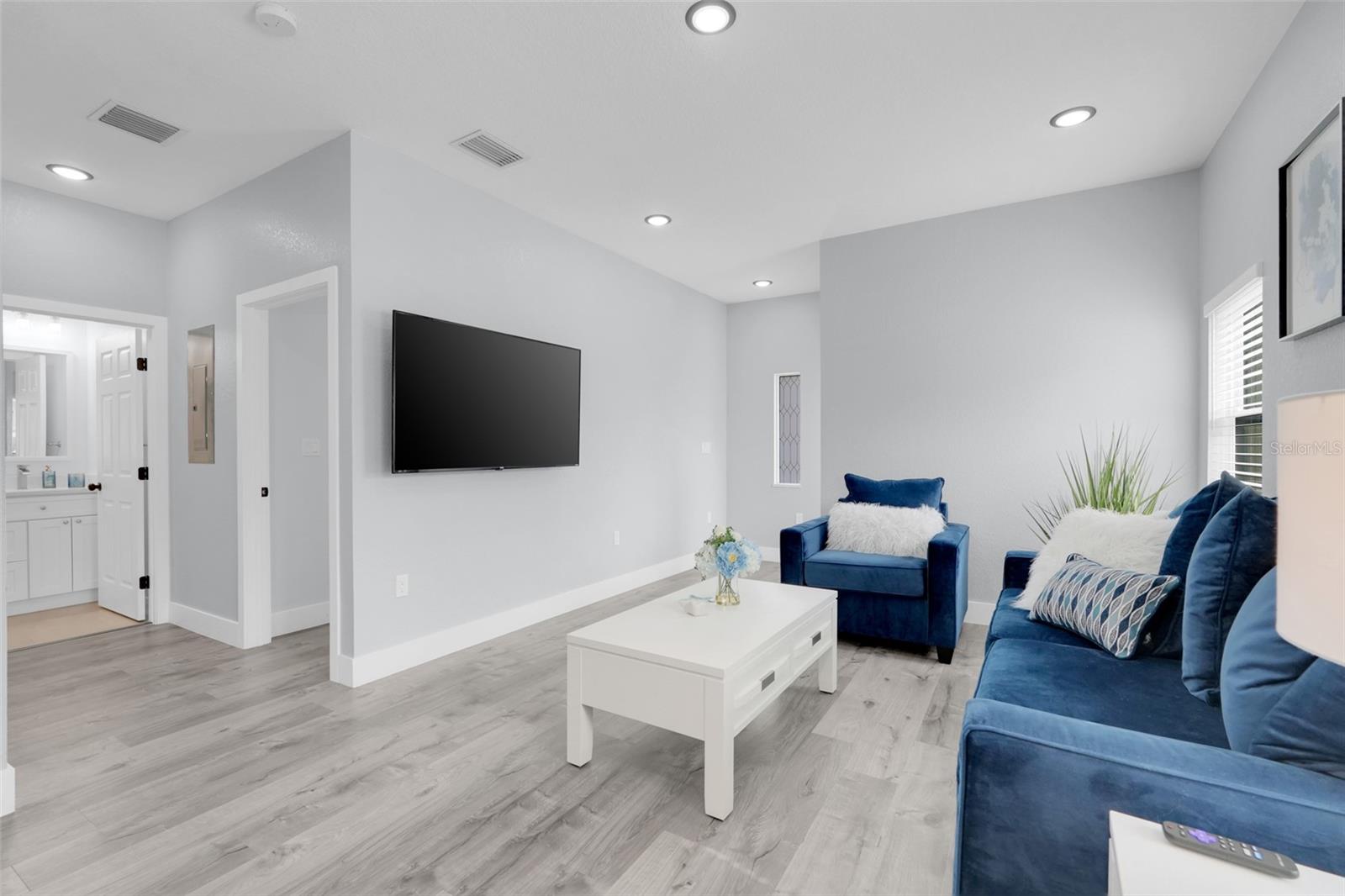 Image 6 of 51 For 223 Peninsula Drive A & B