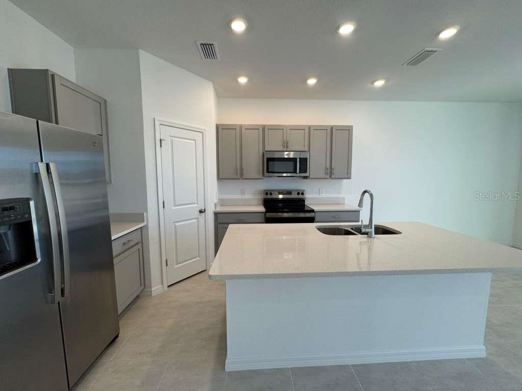 Image 6 of 24 For 7615 Waterscape Drive