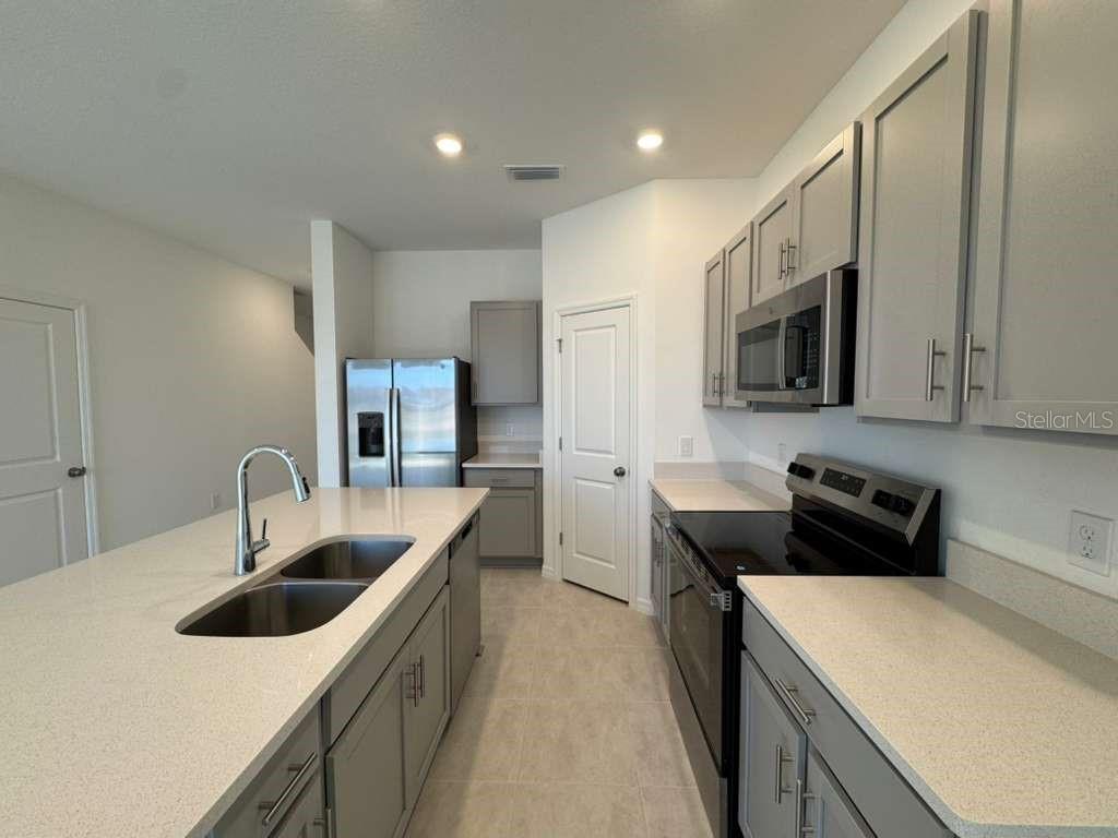 Image 8 of 24 For 7615 Waterscape Drive