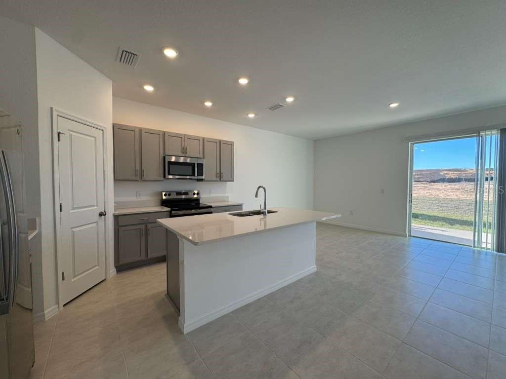 Image 9 of 24 For 7615 Waterscape Drive