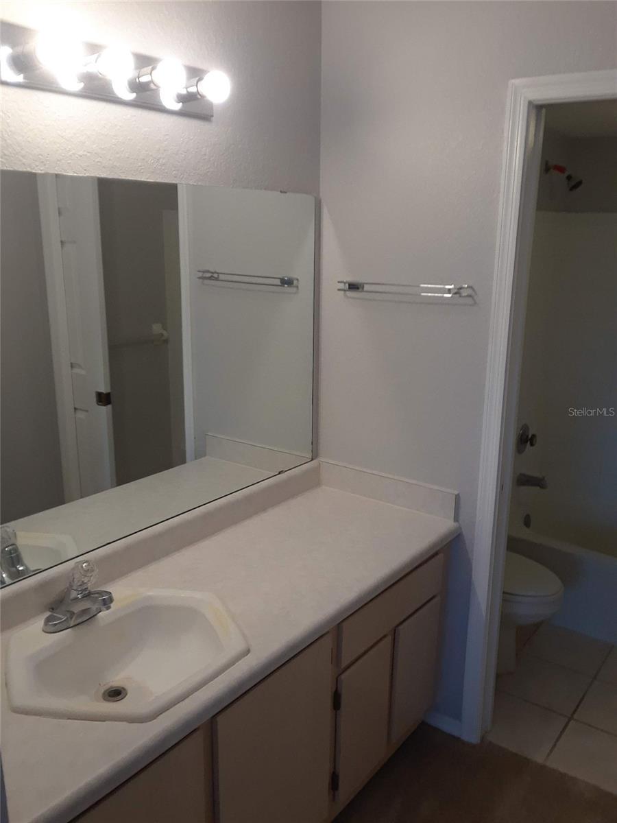 Image 16 of 18 For 14001 Fairway Island Drive 534