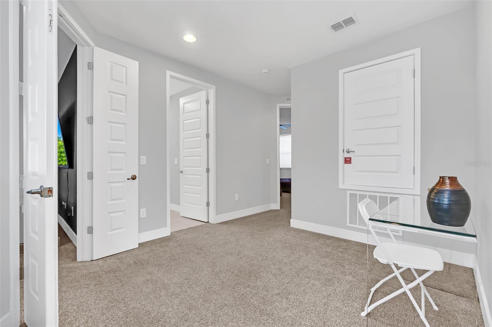 Image 32 of 67 For 7607 Mackinaw Lane