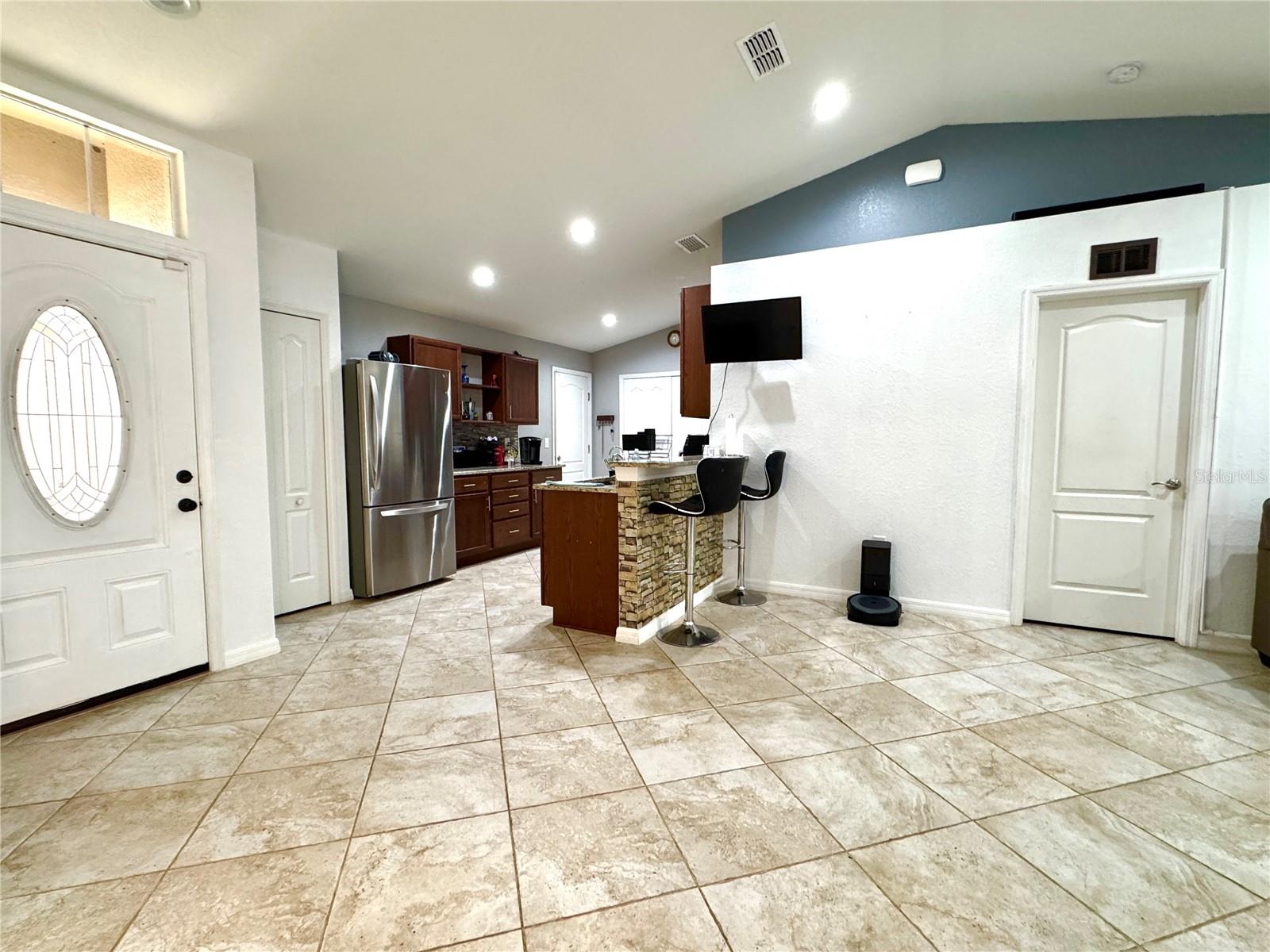 Image 3 of 23 For 248 Chicago Avenue W