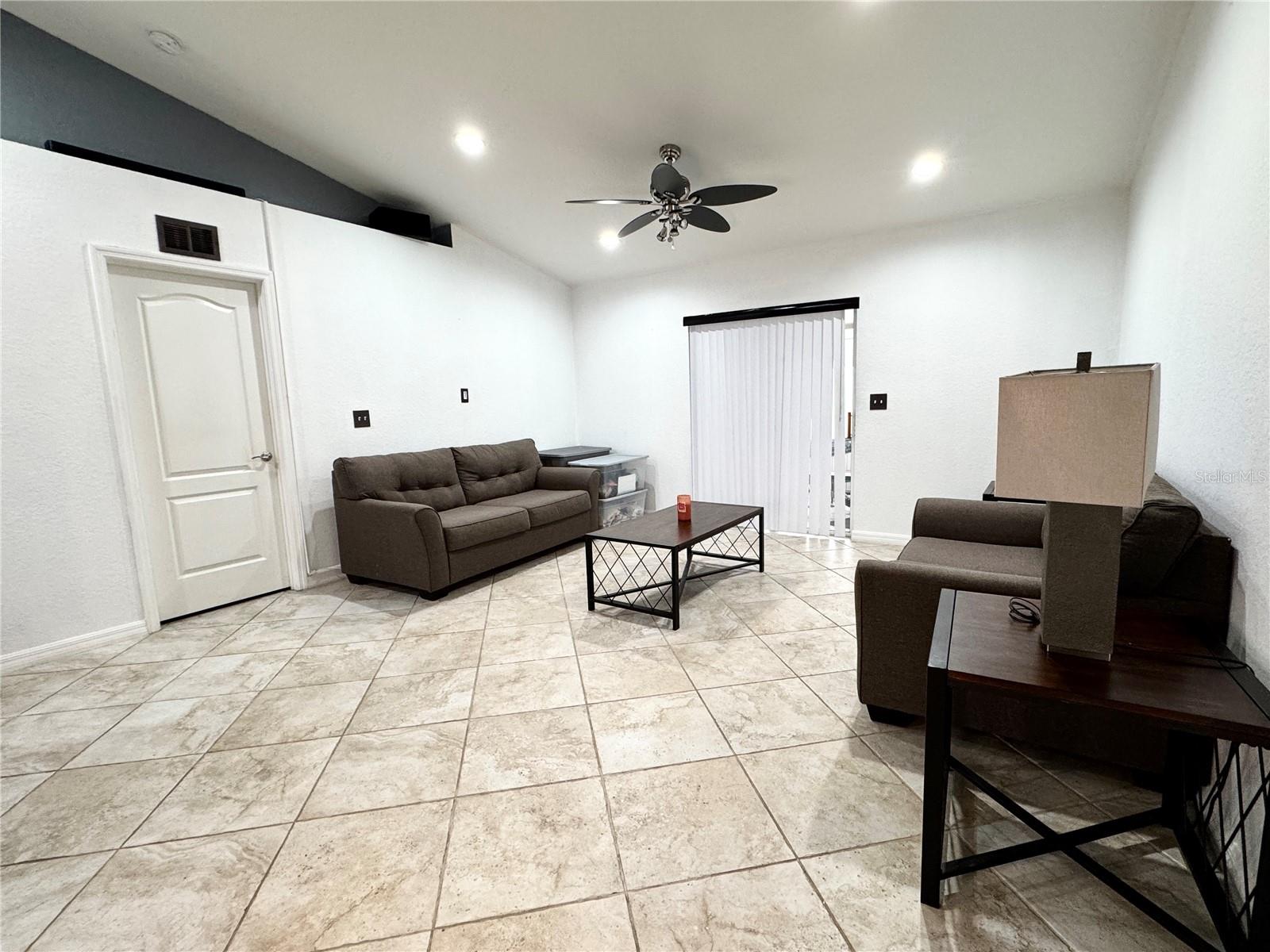 Image 4 of 23 For 248 Chicago Avenue W