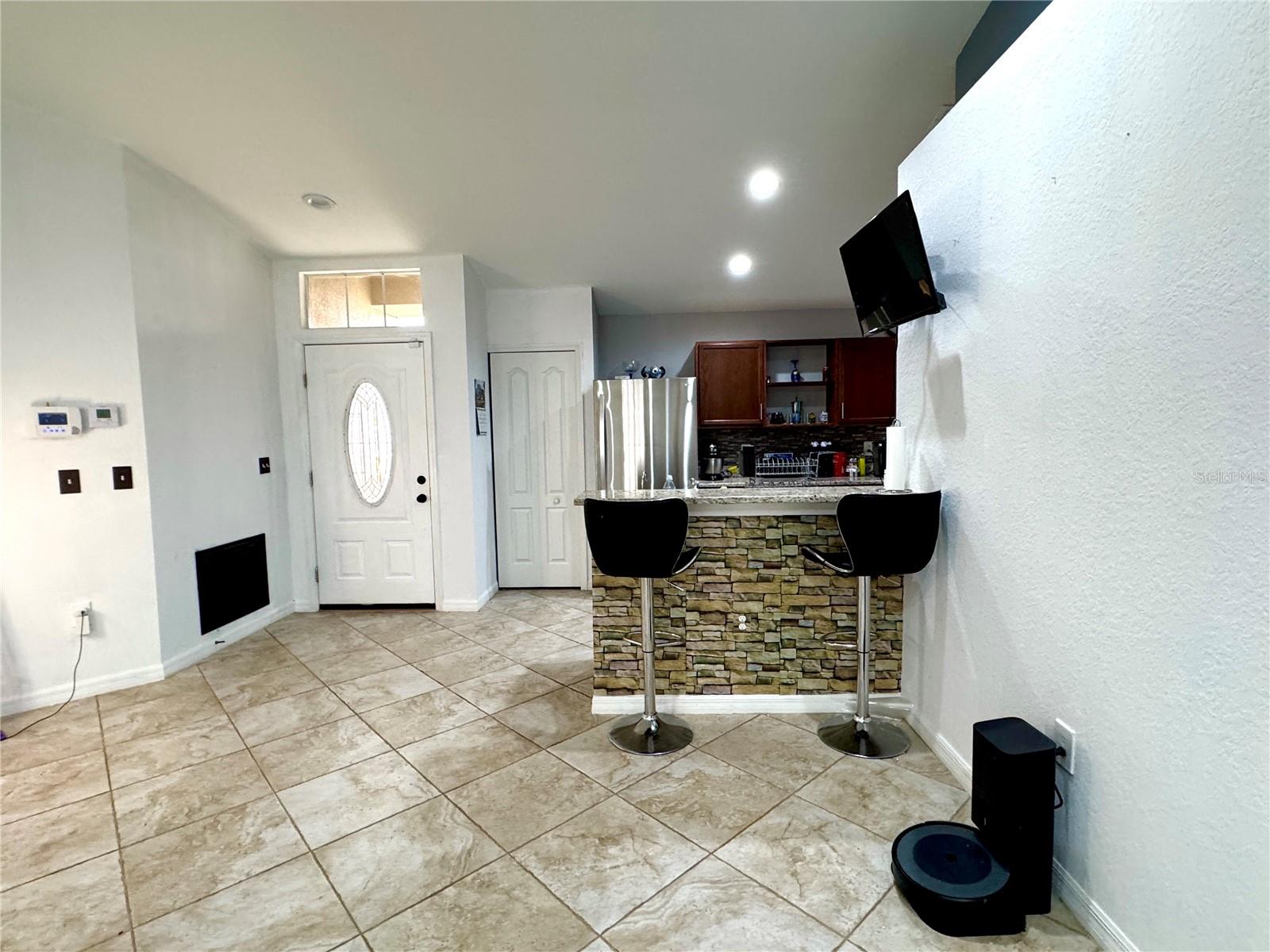 Image 5 of 23 For 248 Chicago Avenue W