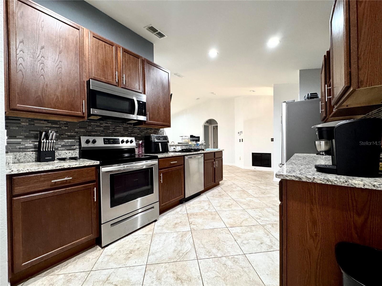 Image 7 of 23 For 248 Chicago Avenue W