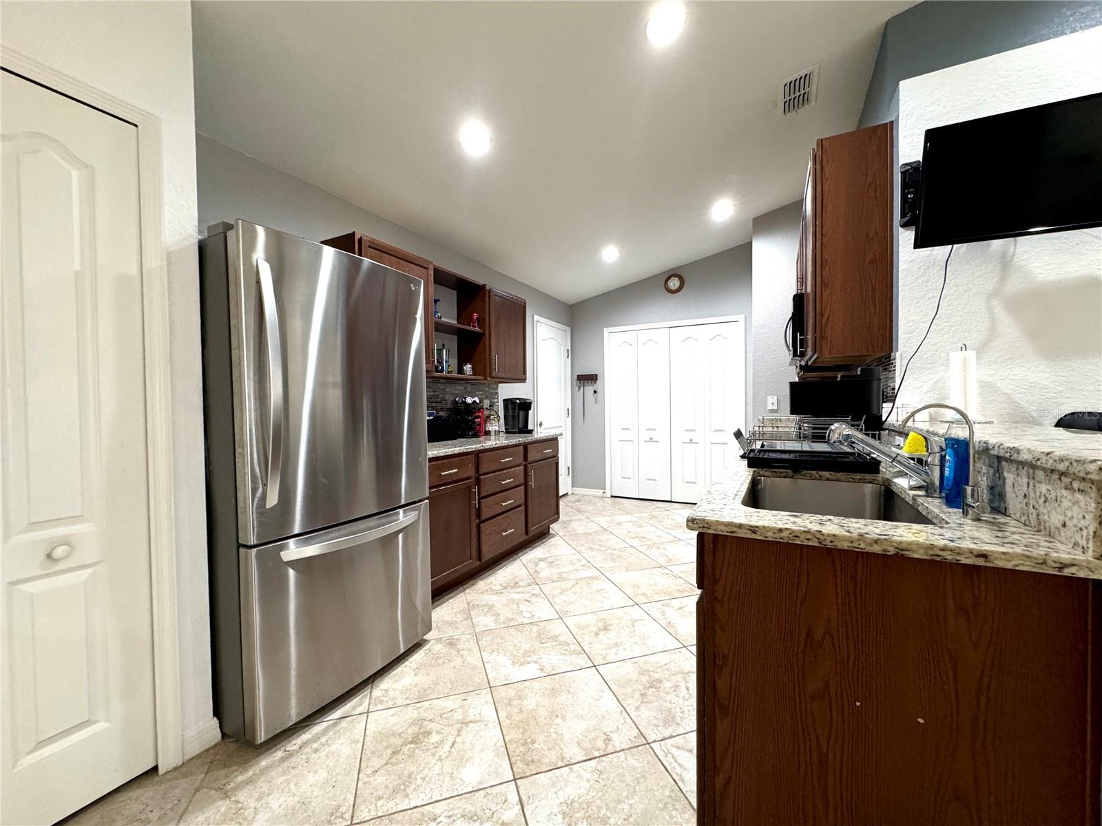 Image 8 of 23 For 248 Chicago Avenue W