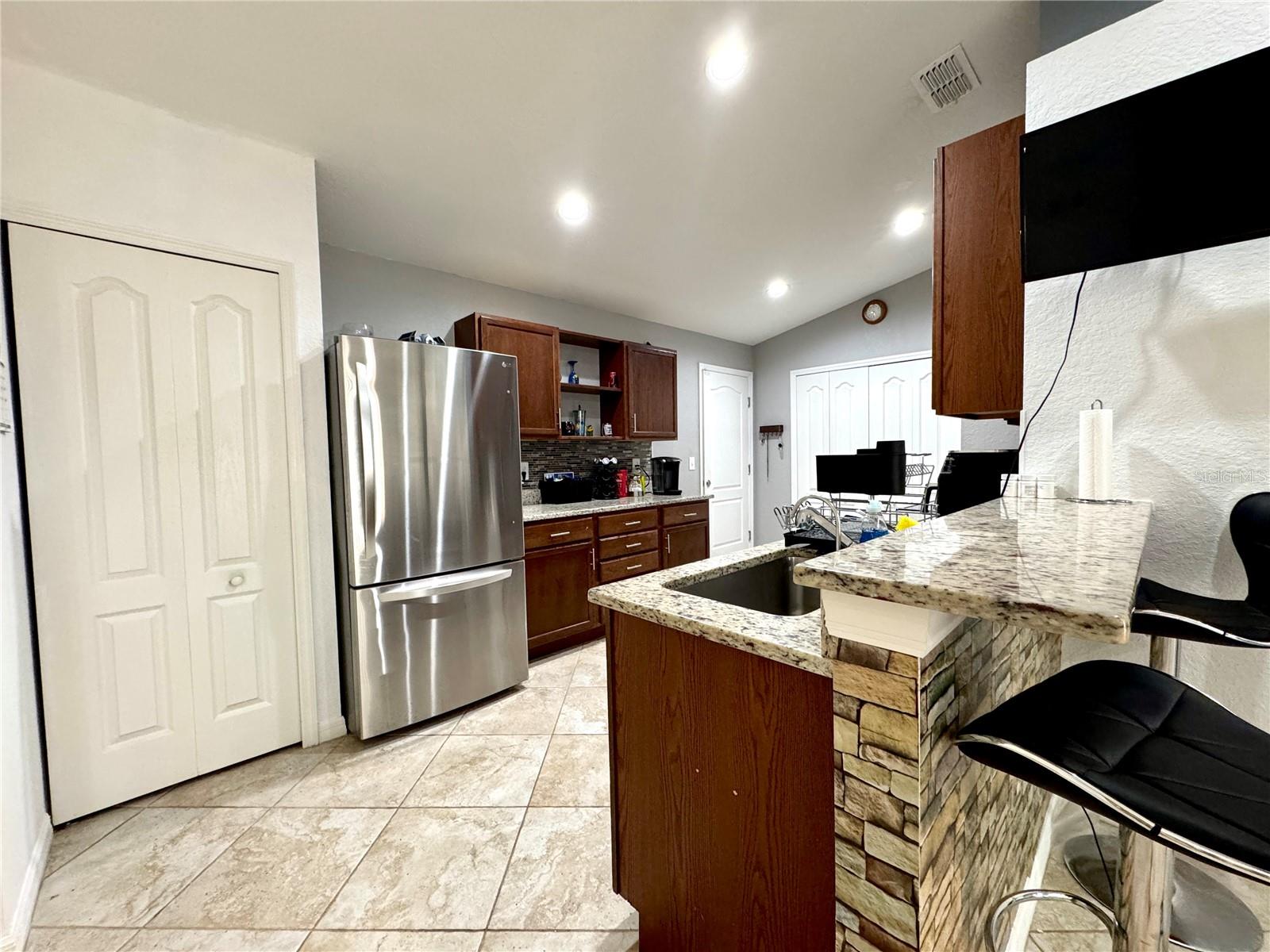 Image 9 of 23 For 248 Chicago Avenue W