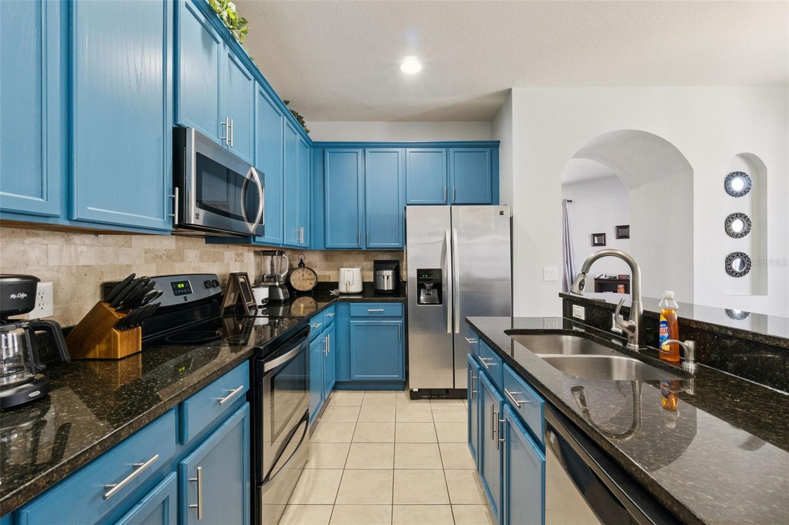 Image 11 of 52 For 4973 Pall Mall Street W