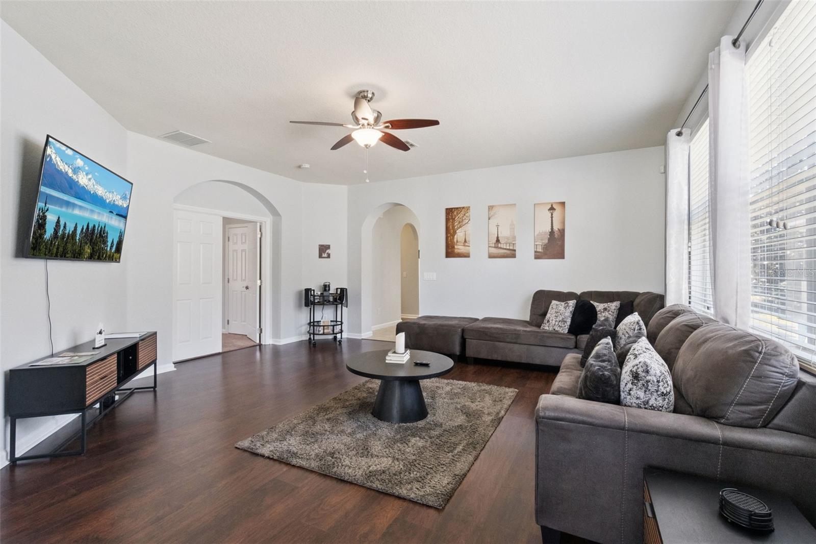 Image 6 of 52 For 4973 Pall Mall Street W