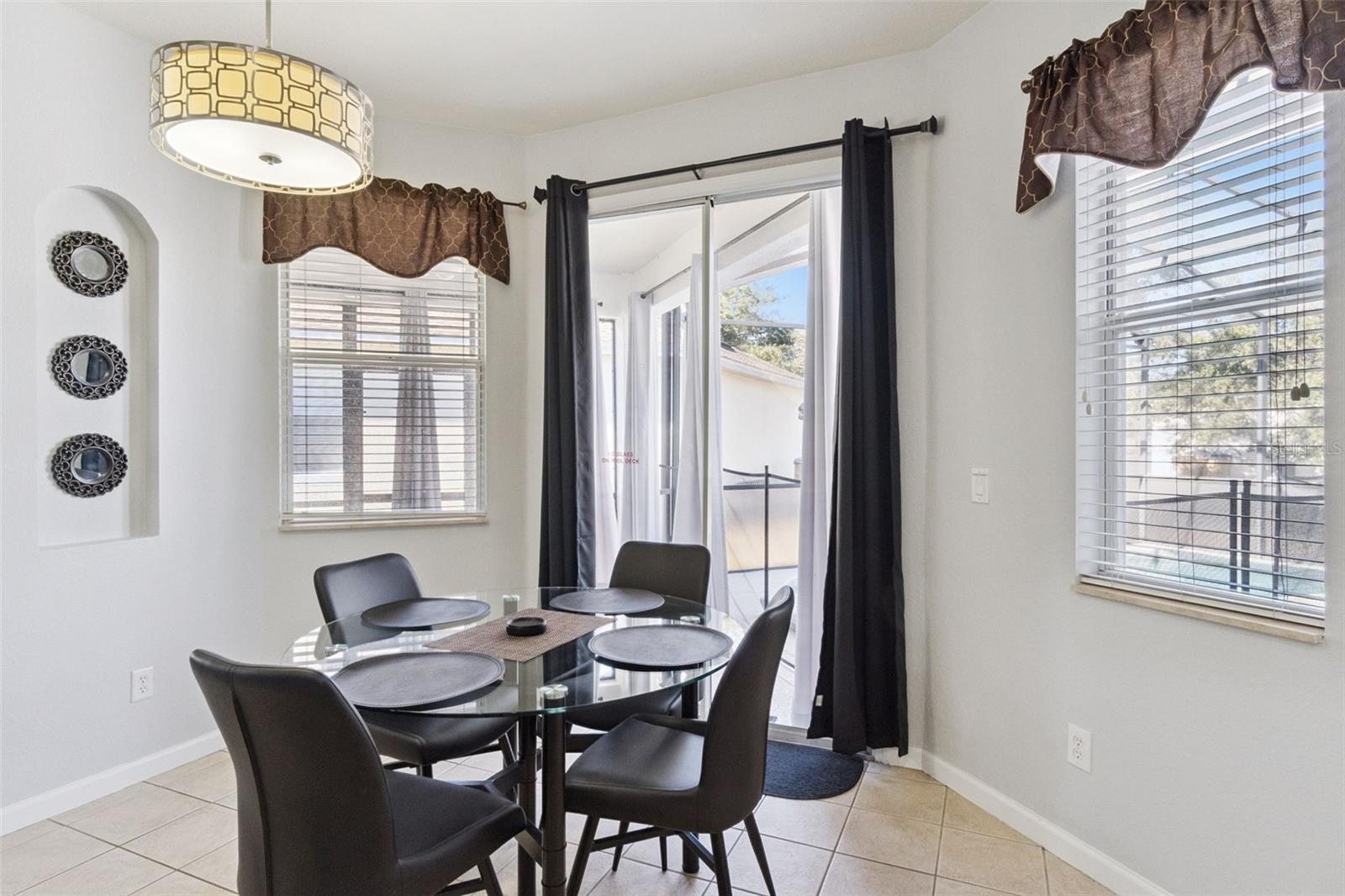 Image 9 of 52 For 4973 Pall Mall Street W