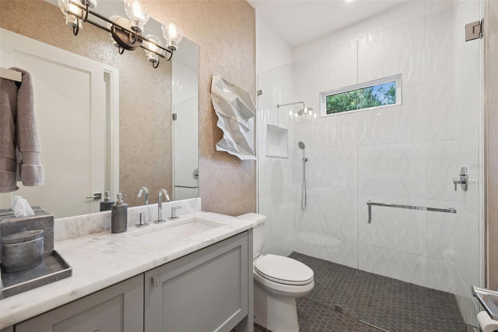 Image 26 of 33 For 1414 Westmoreland Drive