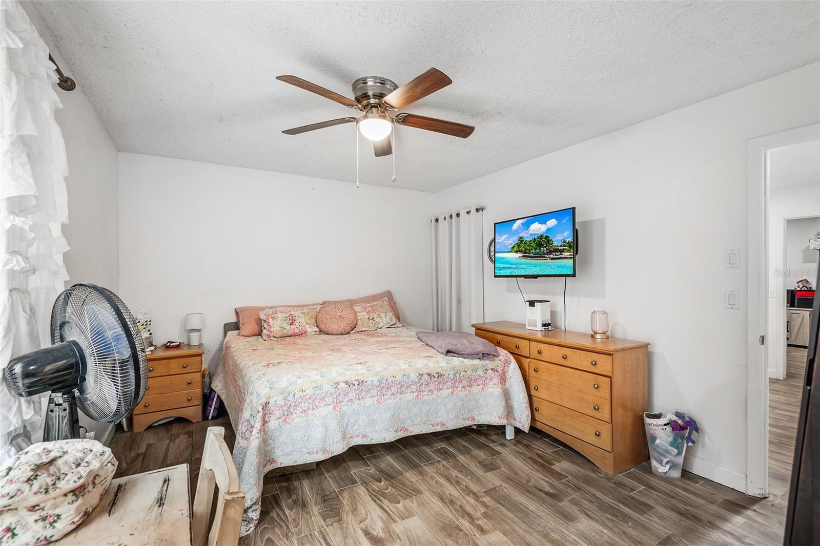 Image 18 of 23 For 548 Olympic Village  106