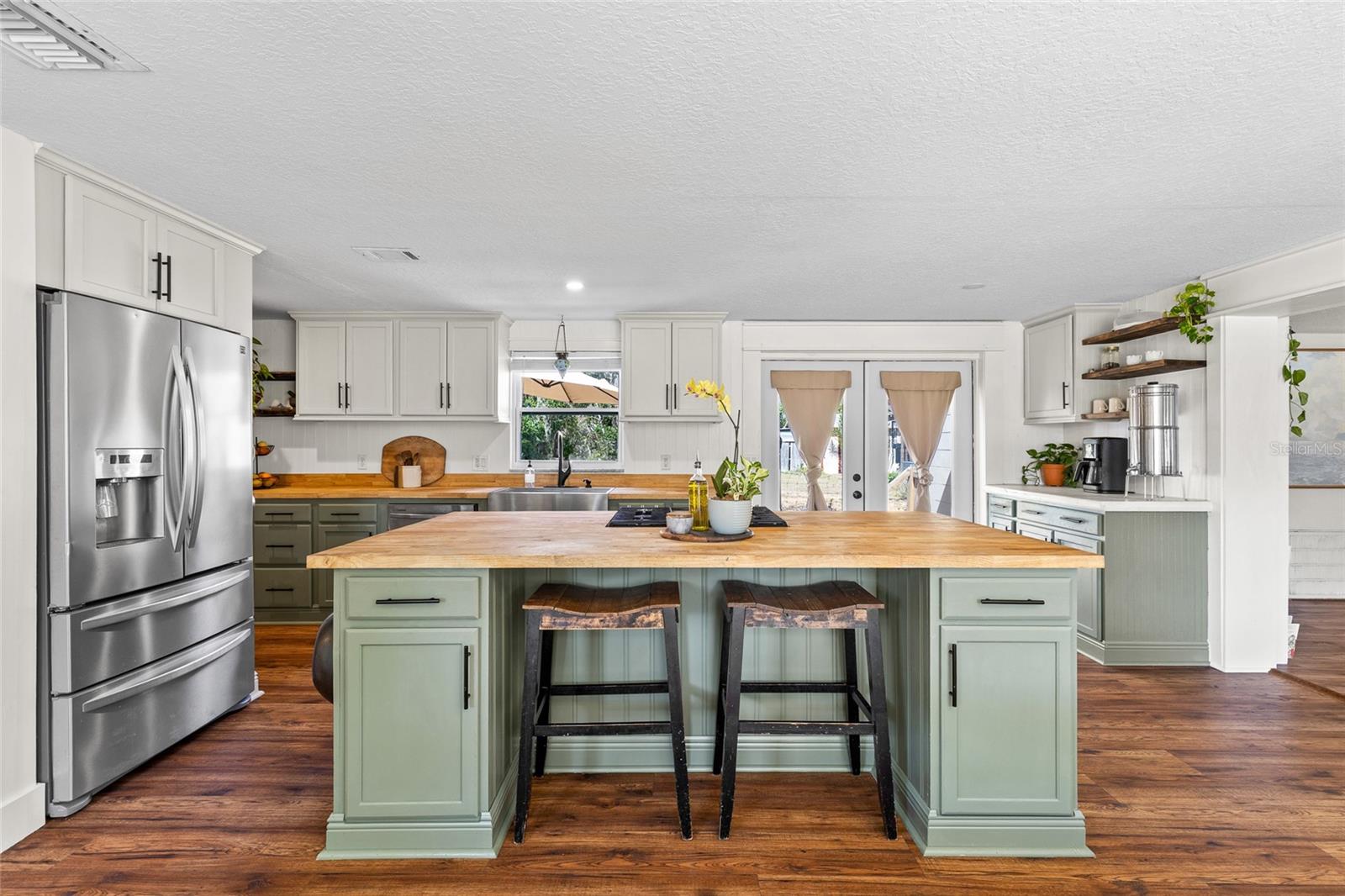 Image 12 of 37 For 17409 Division Street