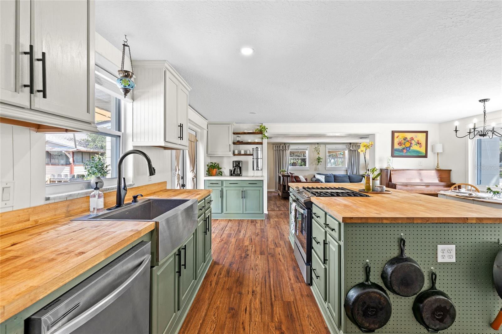 Image 13 of 37 For 17409 Division Street