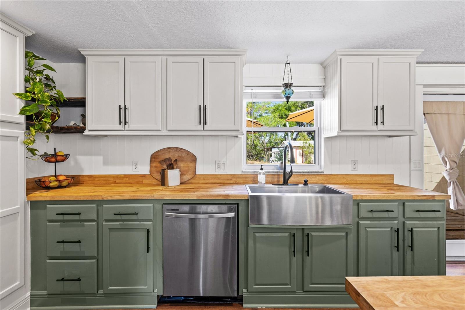 Image 15 of 37 For 17409 Division Street