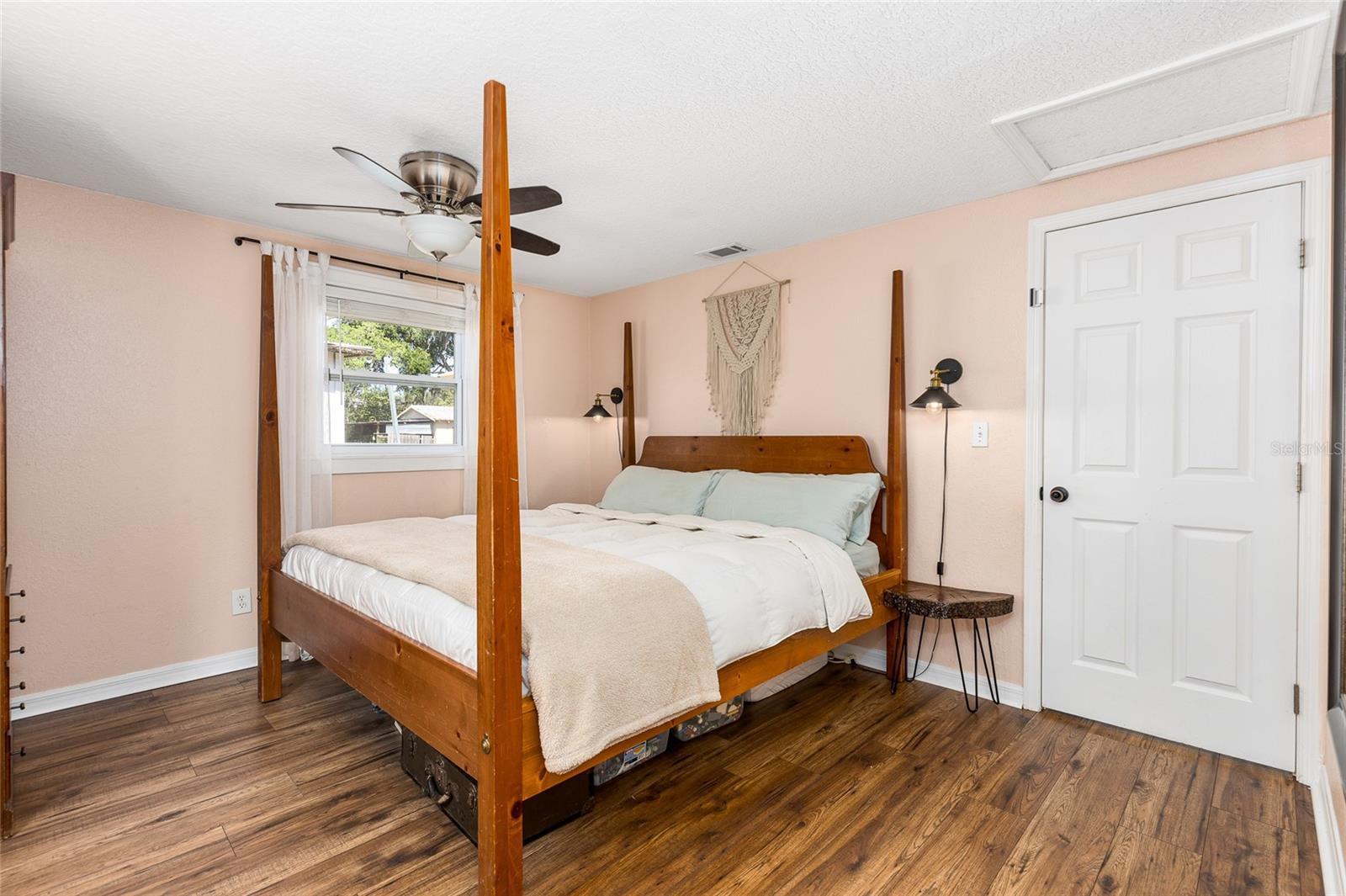 Image 16 of 37 For 17409 Division Street