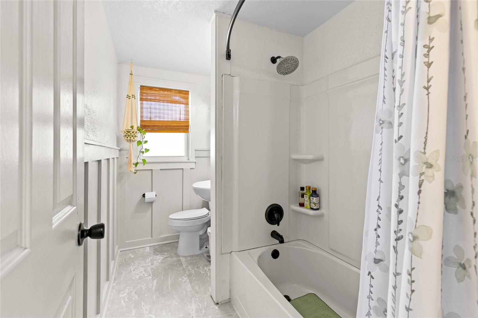 Image 18 of 37 For 17409 Division Street