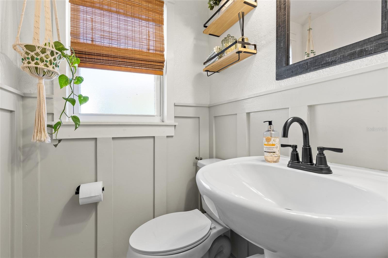 Image 19 of 37 For 17409 Division Street