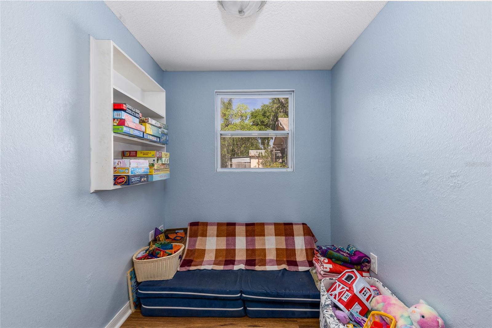 Image 20 of 37 For 17409 Division Street